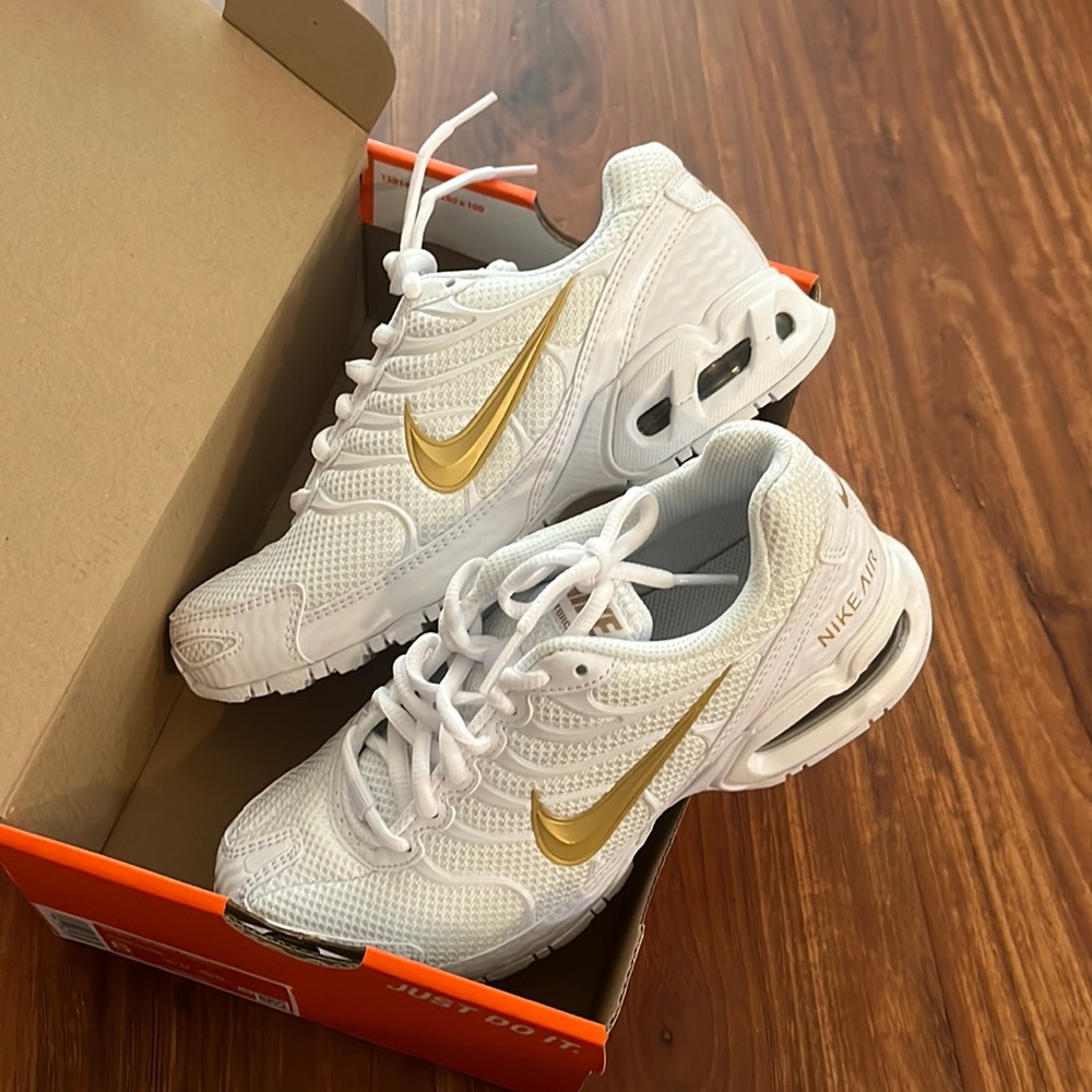 Nike Women’s Air Max Torch 4 Never Worn